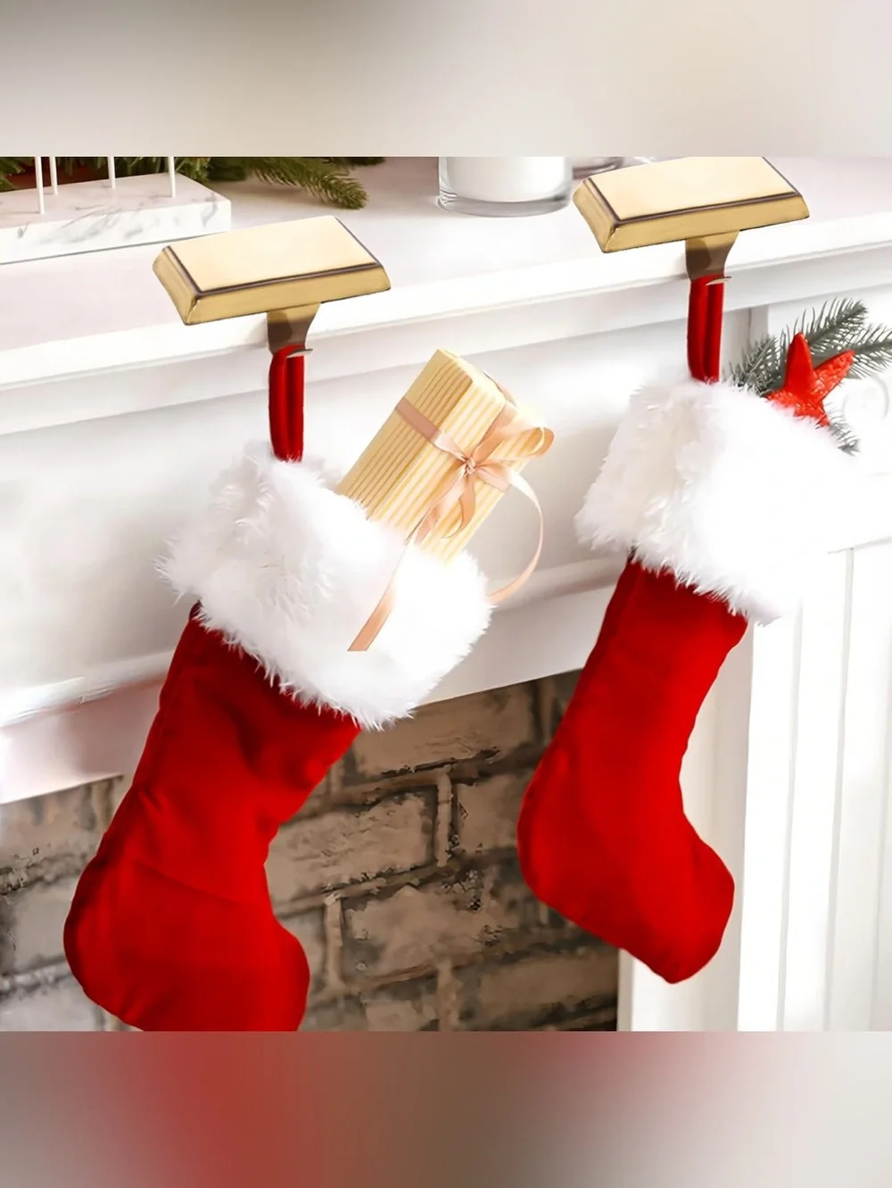Set of 5 Gold Metal Stocking Holders / Hangers – New